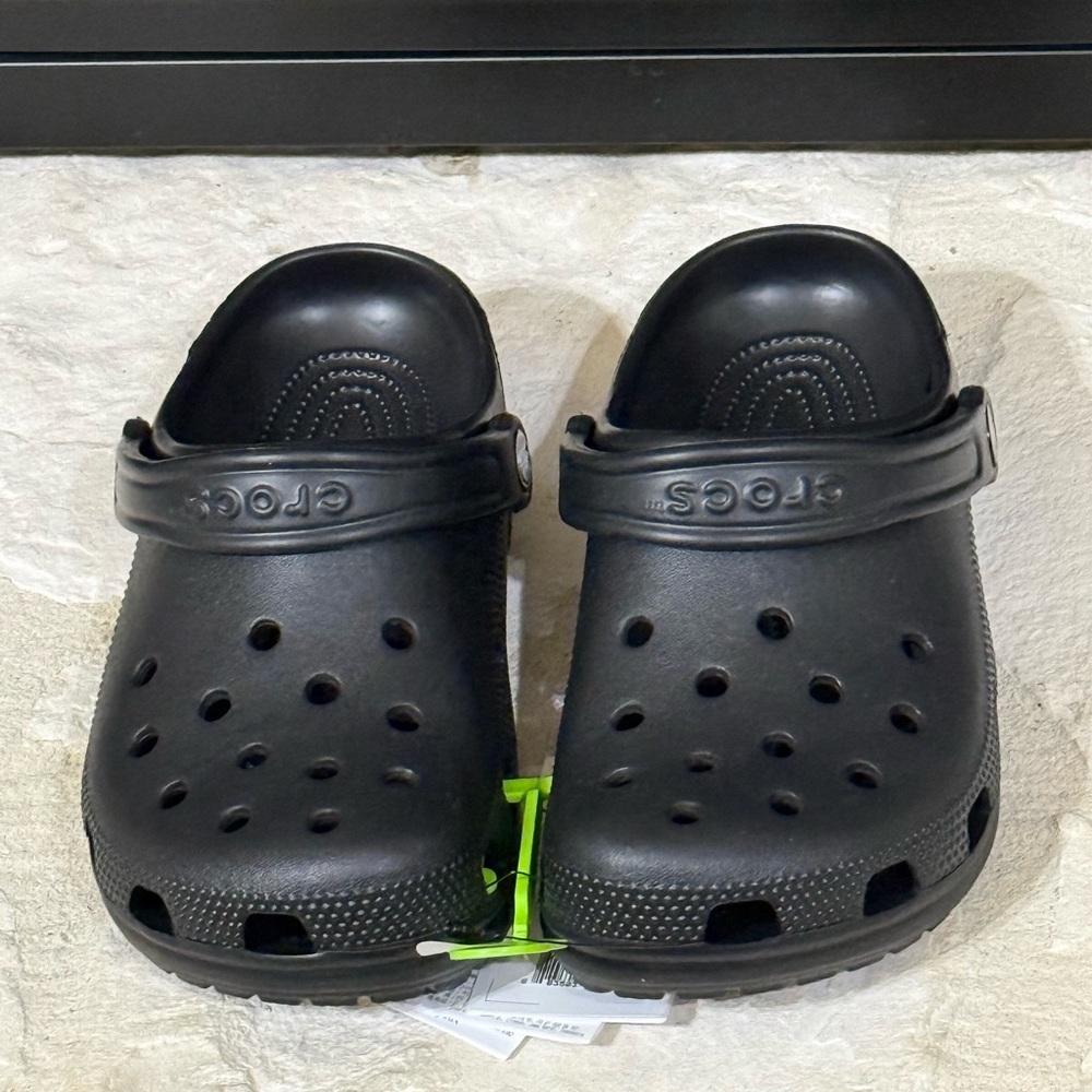 New Unisex CROCS Classic Clog in Black M5 W7, M7 W9, M6 W8, and M10 W12